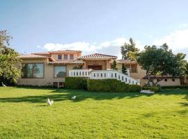 BUHO Luxury Guayllabamba Home BBQ Jacuzzi Pool โรงแรมในกีโต