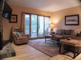 Downtown Luxury + Hot Tubs; Walkable Winter Park