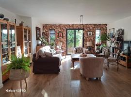 Villa MOUREZEVA, hotelli kohteessa Mourèze