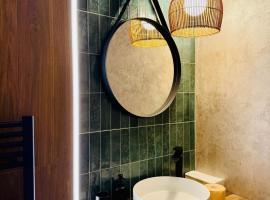 Boutique Hotel Pui de Urs Fundata, hotel in Ciocanu