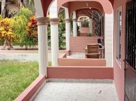 Sateh eco lodge, khách sạn ở Gunjur