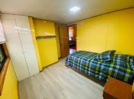 Cabaña entre árboles