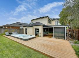 Luxury Family Retreat in Craigieburn, hotel v mestu Craigieburn