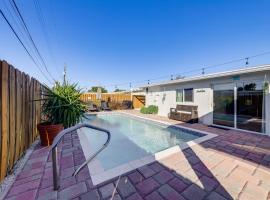 Game Room, Patio! Lake Worth Beach Family Retreat, hotel i Lantana
