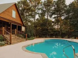 Heated Pool, 7 Bedroom Cabin, 6,000 Square Feet, Arcade!