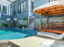 Urbanview Golden Barbie near Jawa Timur Park 2, hotel en Tlekung