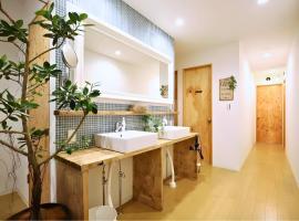 IZA Enoshima Guest House, hotel en Fujisawa