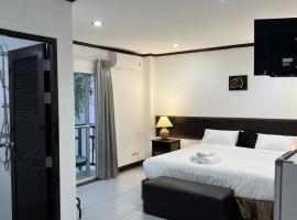 Pathaya, hotel di Ban Kata