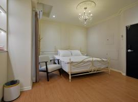 Station B&B, fonda a Tainan