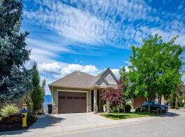 Full House with Amazing Okanagan Views and Hot Tub