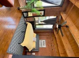 420 Friendly KING suite Downtown LOFT Free Parking & WiFi