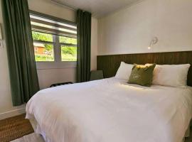 En Route Vers l'Infini，佩爾塞的飯店