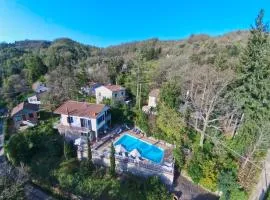 Huge Holiday Home in Marina di Castagneto Carducci near Sea