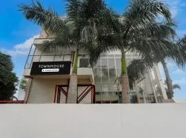 Super Collection O B.R. Ambedkar Park Taramandal Formerly Shree Krishna Inn