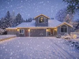 All Seasons Getaway by NW Comfy Cabins