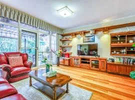 StayAU Pet-Friendly 4BR Retreat in Balwyn North