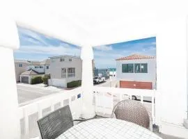 Pet-Friendly 4Br Oceanview Getaway Steps From 35Th St Beach By Beachview Rentals