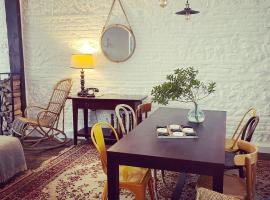 charming guest house, hotelli kohteessa Bolbec