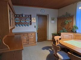 Ferienhaus mit Garten, hotel di Traiskirchen