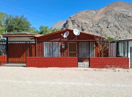 Cabaña con piscina Rivadavia Valle de Elqui, hotel em Rivadavia