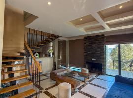 Modern 2 bedroom Villa, Hotel in Mukteswar