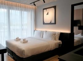 Lush inn Phuket, готель у місті Ban Suan