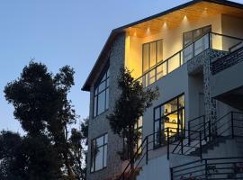 Modern 3 Bedroom Duplex Villa, Hotel in Mukteswar