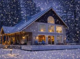 Pine Tree Cottage by NW Comfy Cabins