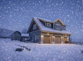 Berg Haus by NW Comfy Cabins