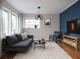 Guestly Homes - Spacious Top Floor 2BR Residence