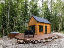 Privaatne metsamaja Põhja-Kõrvemaal، فندق في Kemba