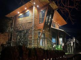 Modern 2 bedroom Cabin, Hotel in Mukteswar