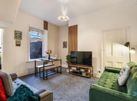 Entire Home- Parking - Fibre Broadband - Air Fryer - Big TV - 4 bedrooms - 8 guests, hotel di Elswick