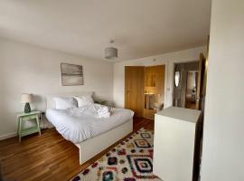 Taplow Stunning Four Bedroom Townhouse, Hotel in Taplow