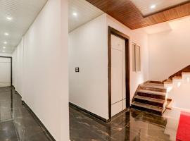 HOTEL O APPLE INN BEHIND STATE BANK OF INDIA, khách sạn ở Alambagh