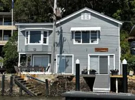 Wobby Waters your Little Wobby Waterfront sleeping 8 on the Hawkesbury River