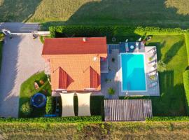 Family Dream Dalmatia - Split by Villas Guide, hotel a Košute