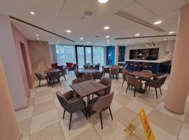 Viesnīca DOMITYS - Les Cristaux pilsētā Lekrezo