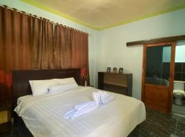 Kurnia family home stay, hotell i Huu