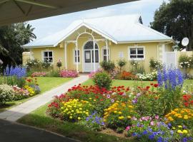 Villa Caylee Caribbean Estates - Ultra-Luxurious - Rimas Interiors Designs - Private Beachfront Escape - Premium serviced for 8 Guests, hotel com estacionamento em Port Edward