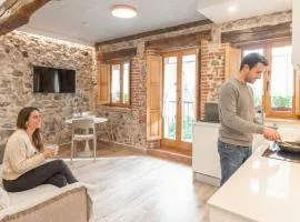 El Patio de Vespasiano-Calera- vistas a la iglesia junto al puerto