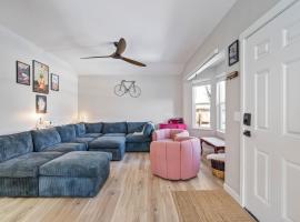 Cozy One-Level Home | Projector+PS5+Pet Friendly!, hotel v destinaci Pikeview
