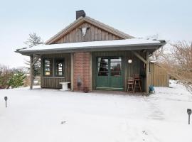 Wooden Western Lodge Tiny Haus, hotell i Brekendorf