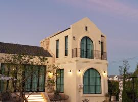 La Moon Da Villa Khaoyai – hotel w mieście Ban Bung Toei