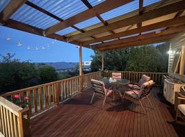 Amaroo Guest House - Heritage listed home with sweeping ocean views and expansive garden, hotell sihtkohas Ulverstone