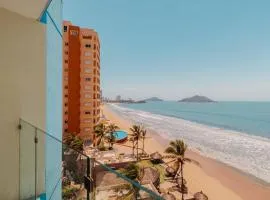 Garner Hotel Mazatlan Beach by IHG