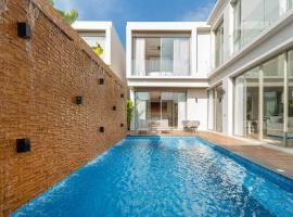 Duplex 5 & 4 BR Private Pool Villa - Laguna Phuket, Hotel in Laguna Phuket