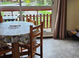 Studio lumineux et cosy avec vue montagne 7è étage, hotel in Superdevoluy