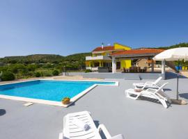 Holiday home Neda by Villas Guide, hotel a Primorski Dolac