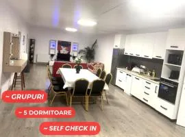 Bob Residence- Chic Penthouse